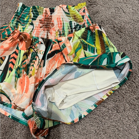 XS Aerie Offline Floral Athletic Shorts - Built in Spandex w/ Pockets - Picture 2 of 3